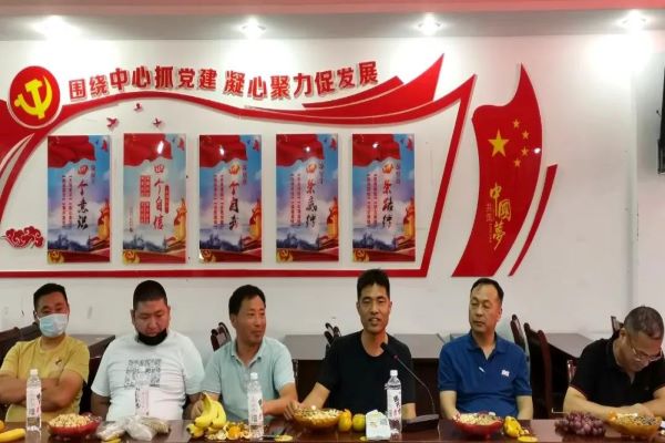 开发区召开庆“八一”建军节退役军人座谈会2.jpg
